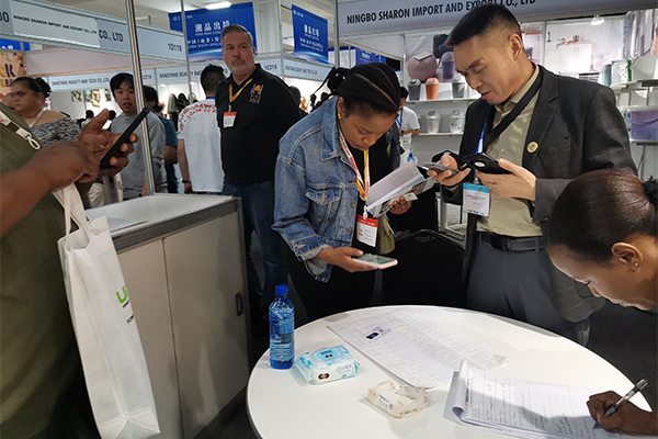 廣東歐泉集團(tuán)火爆南非化妝品市場-歐泉生化